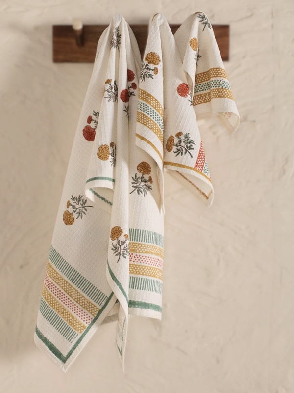 white-floral-printed-250-gsm-cotton-towel-set-5-30-pt-t-8447-hs-original-imahfuhcfmegnkz5.jpeg